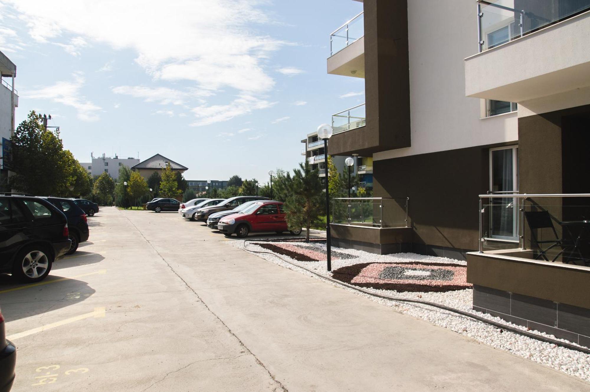 Airport Residence - 5 Mins From Airport Отопени Екстериор снимка