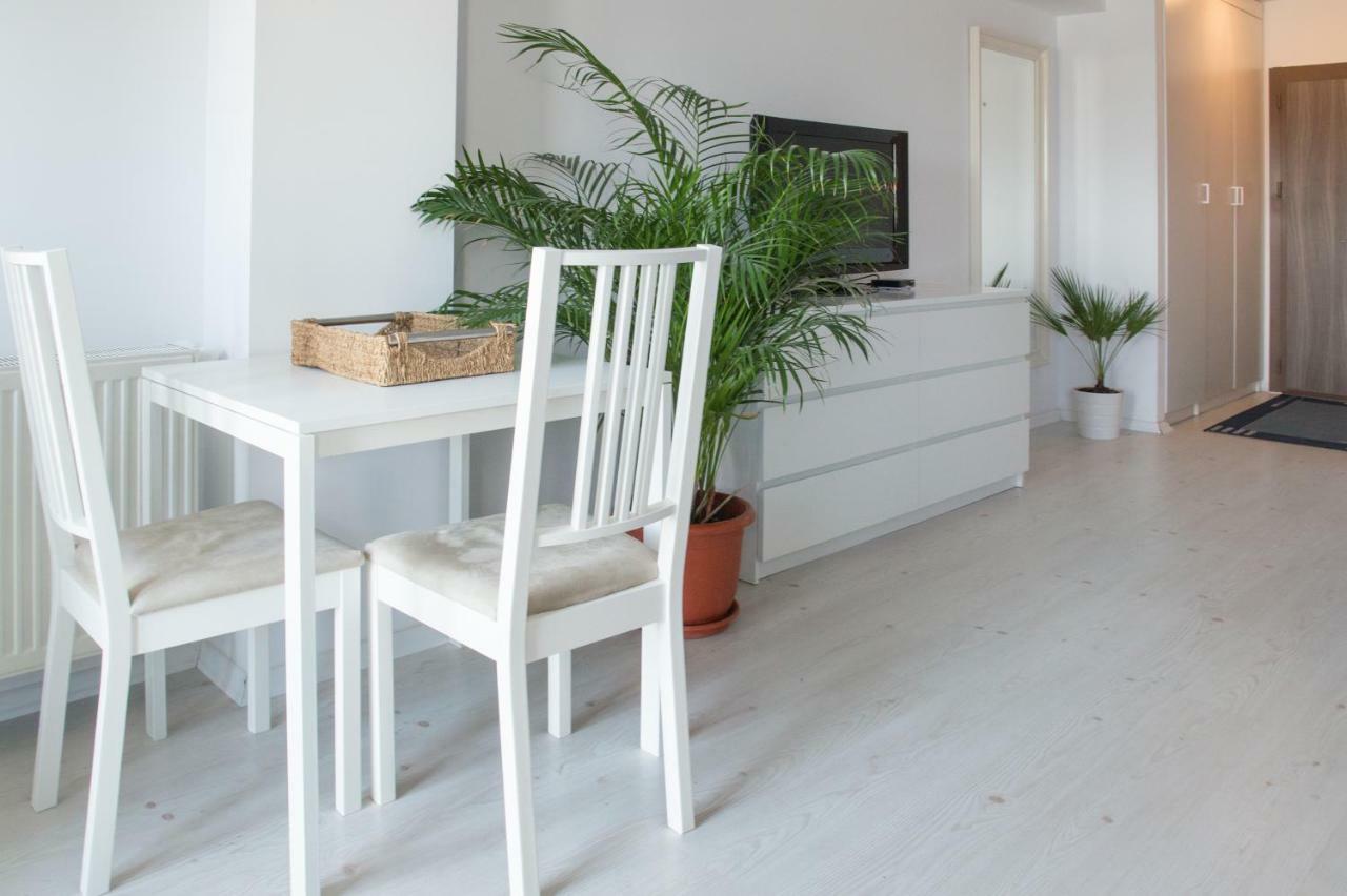 Airport Residence - 5 Mins From Airport Отопени Екстериор снимка